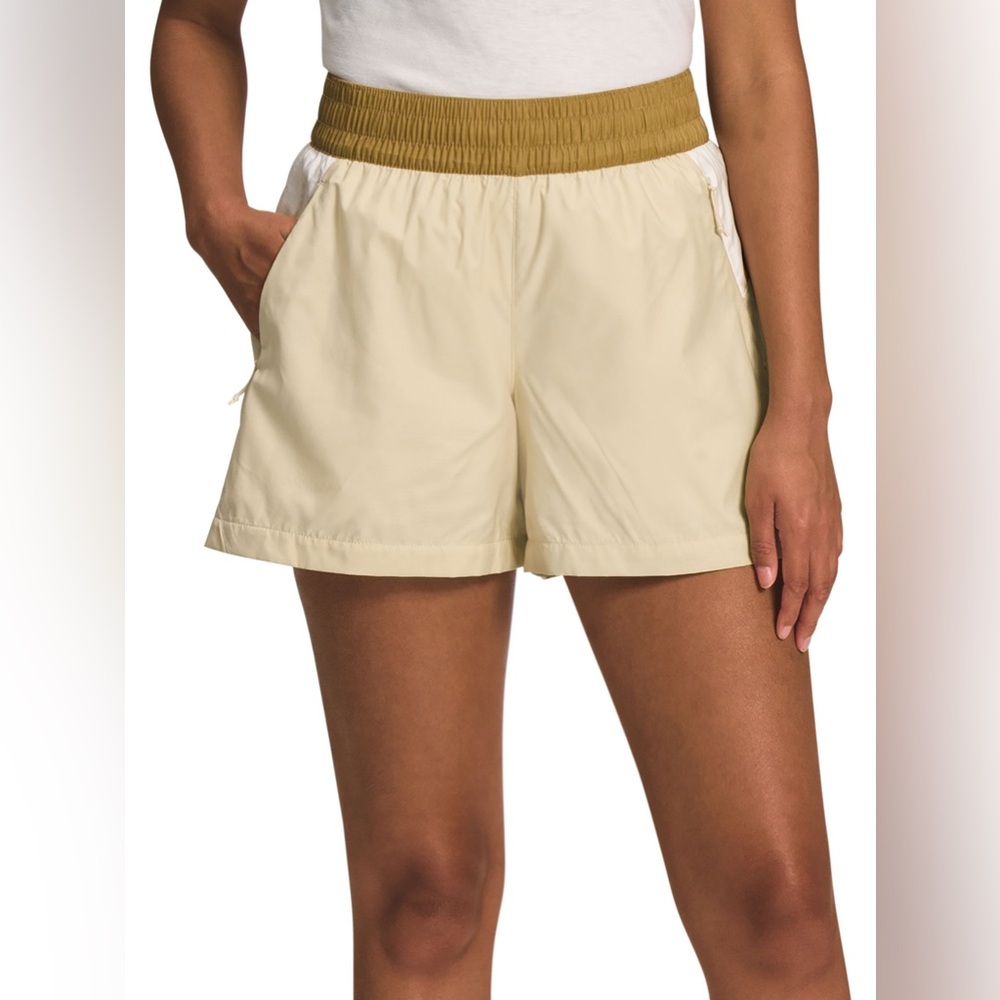 The North Face Women’s Gravel Gardenia White X Shorts Sz Small NWT